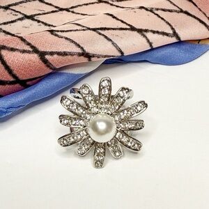 NWT Scarf Ring Silver Faux Pearl